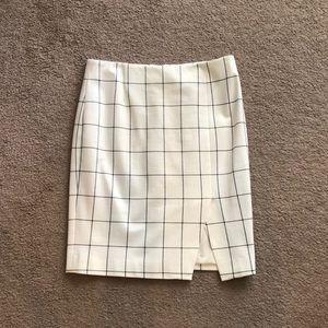 Banana Republic cream pencil skirt